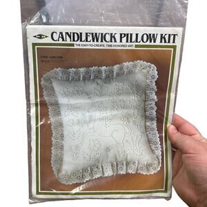 Candlewick Pillow Kit CW06 Unicorn 16" X 16" Kit Off White